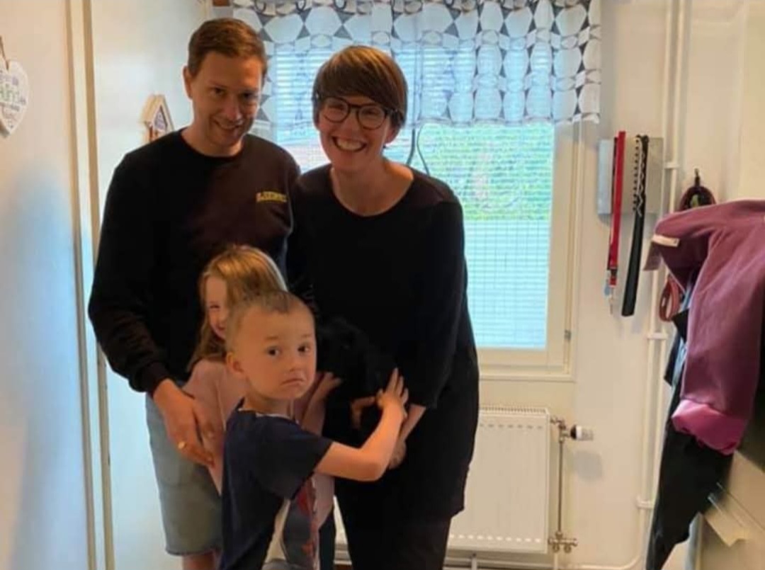 Lowicama Bertil flyttade till Björkskatan till familjen Johansson, men är tillbaka hos familjen Strömgren